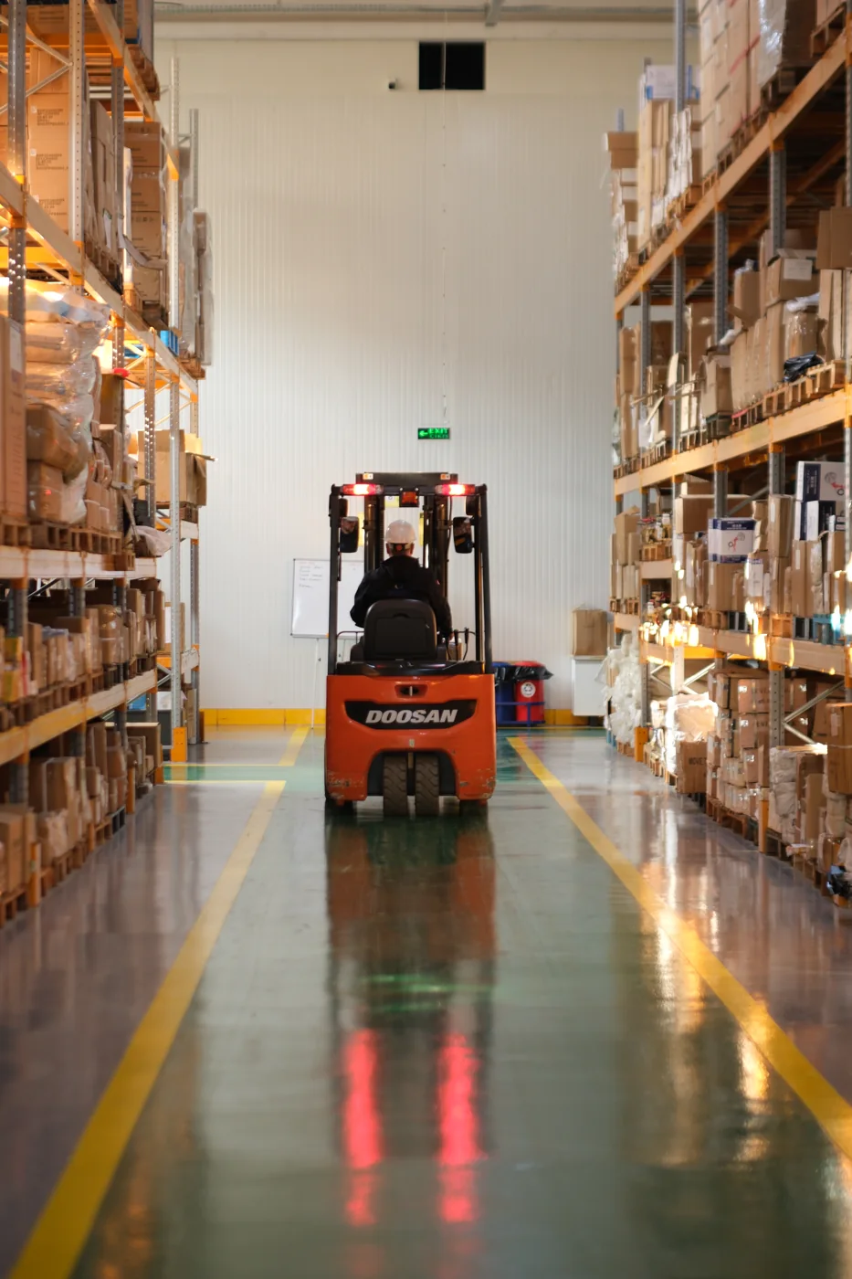A forklift operating between the shelves at the Şimşekler warehouse